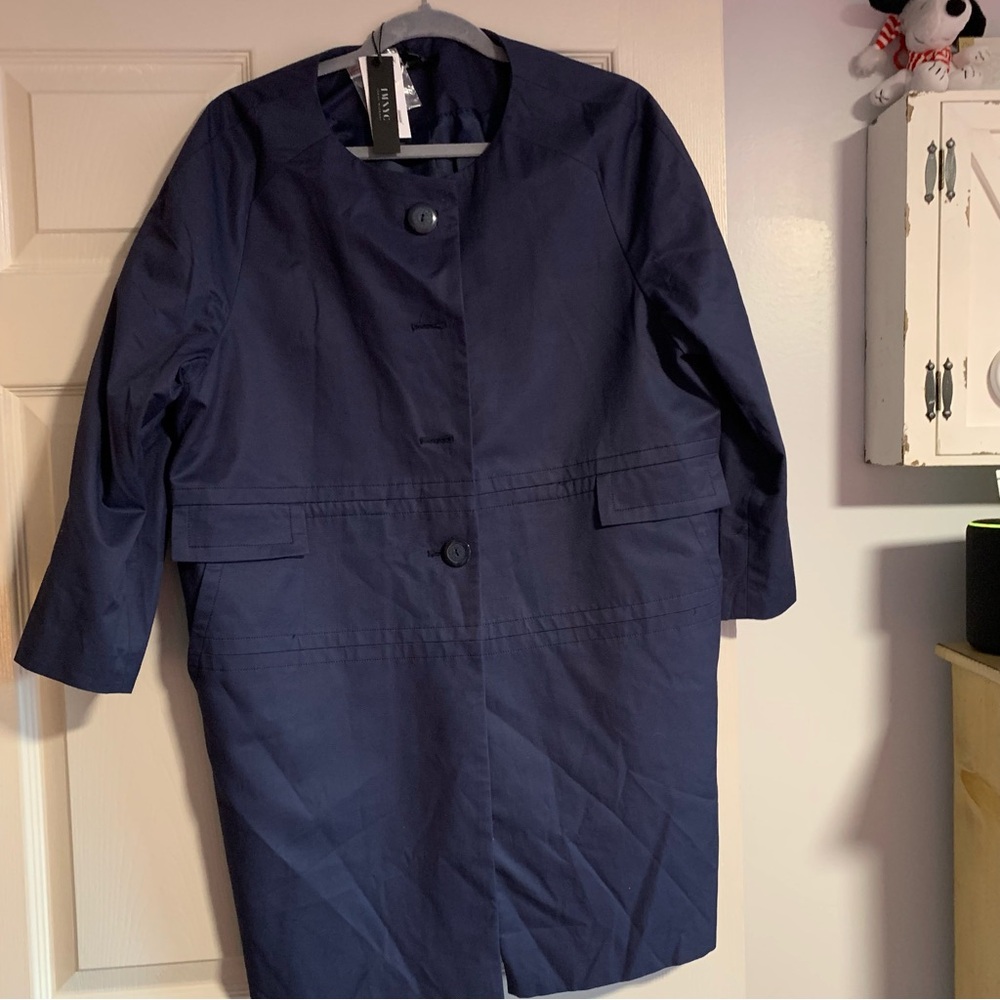 Isaac mizrahi  blue dressy jacket 
Size l